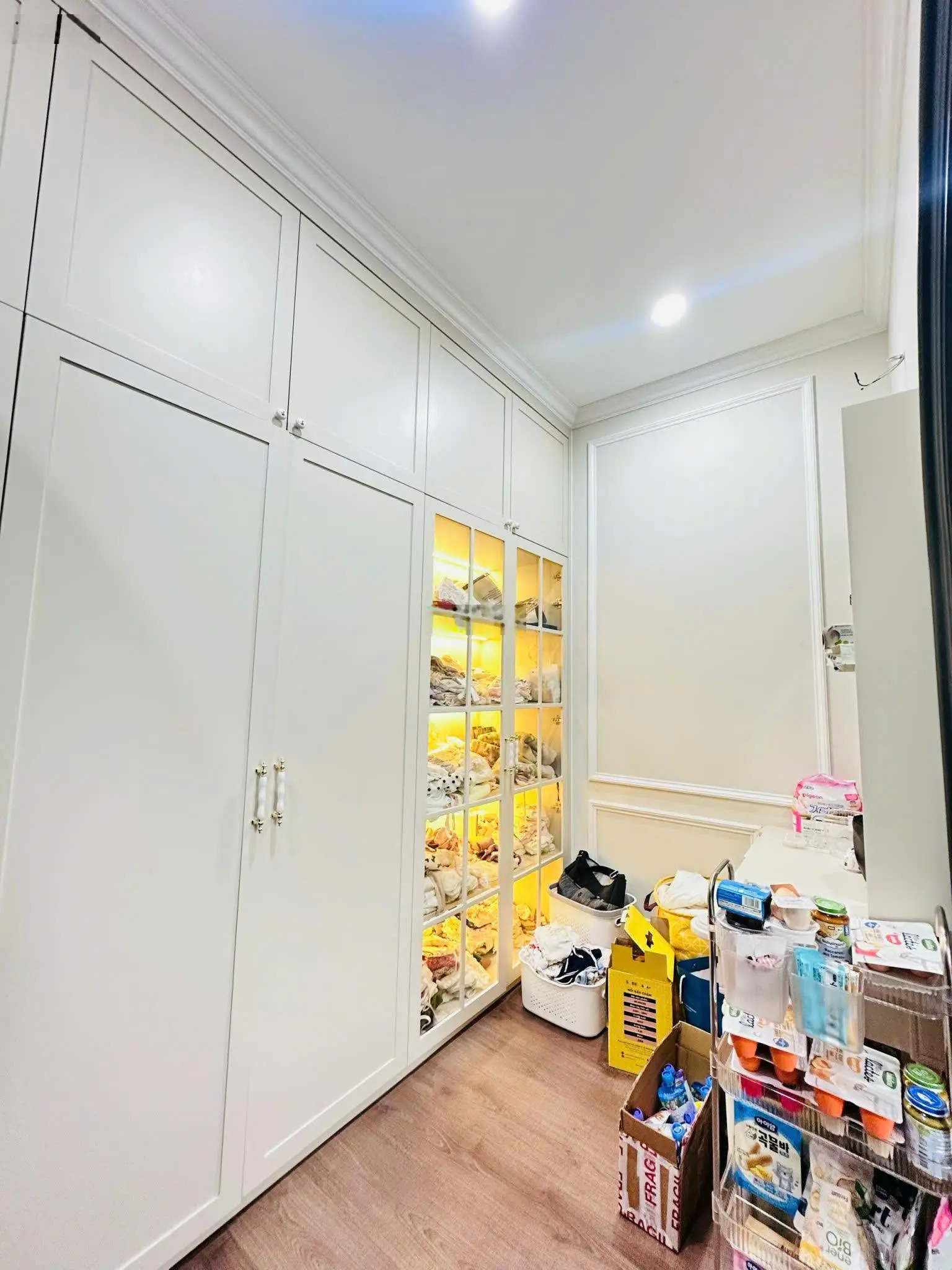 Cần bán nhà phố Vinhomes Grand Park Q9 đã hoàn thiện tặng nội thất