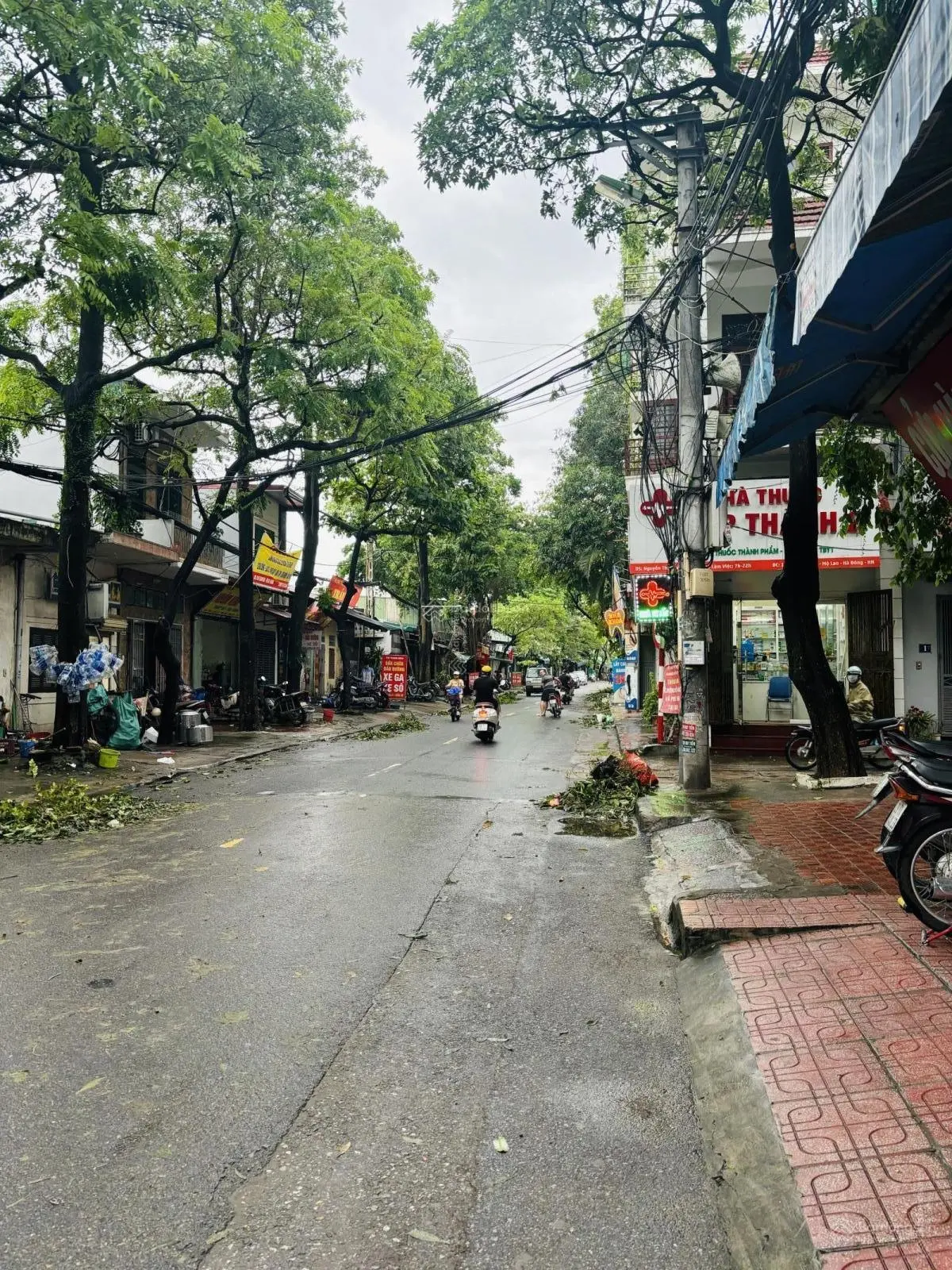 Bán nhà mặt phố Mỗ Lao Hà Đông, lô góc 2 mặt đường ô tô tránh nhau, kinh doanh đỉnh. 50m2 2t, 20 tỷ