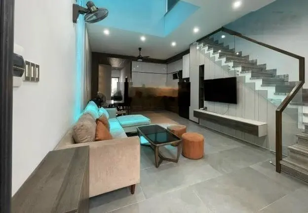 Cần bán gấp nhà Võ Văn Tần , p5, quận 3. Dt 44,8m2. Giá 3tỷ 250