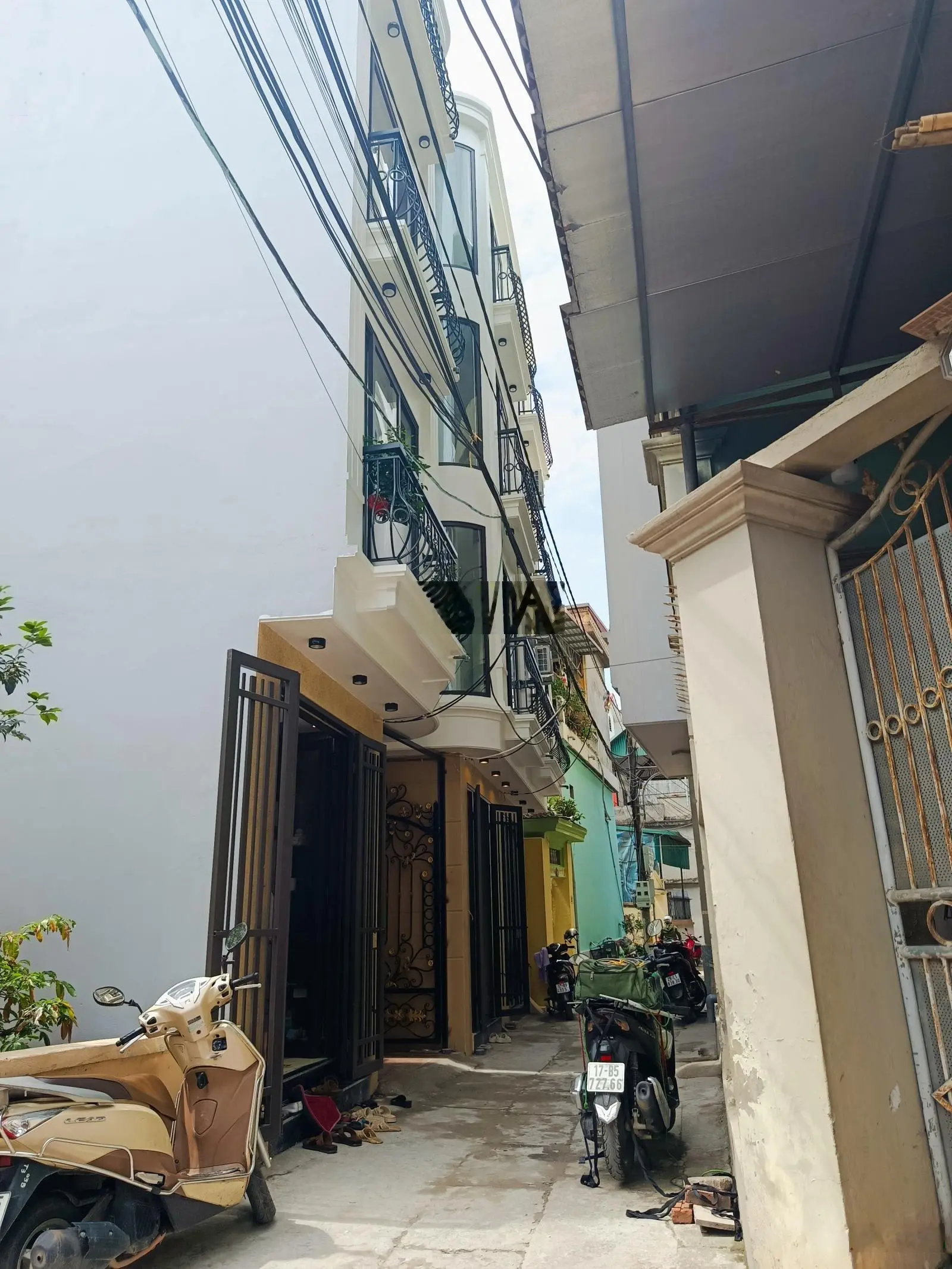 Bán nhà Yên Lũng An Khánh gần chân cầu vượt An Khánh 40m2 4 tầng lô góc thoáng đẹp full nội thất