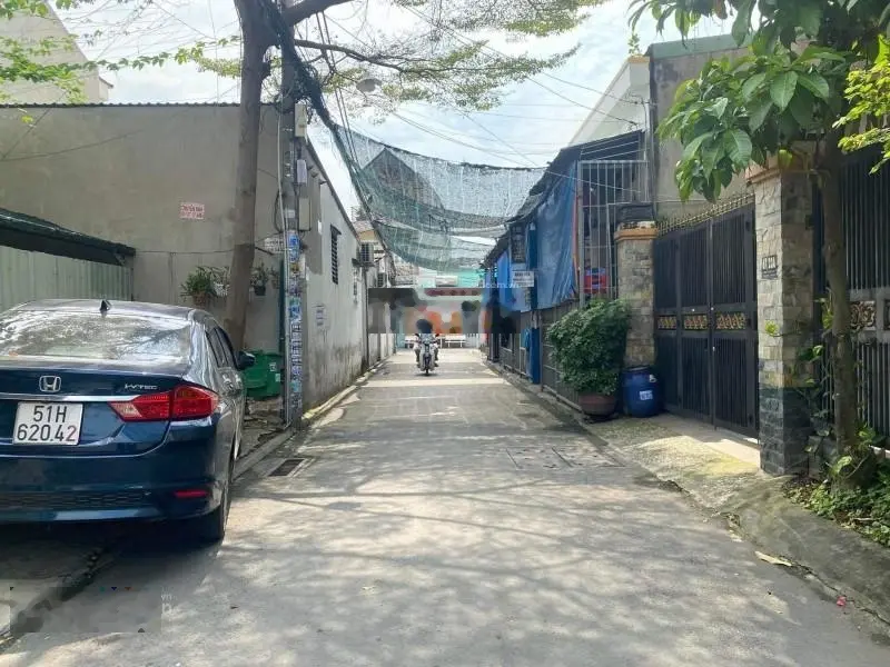 Tin thật: Nhà 2 tầng cũ, hẻm xe hơi thông, 5.5x21m không QH, mộ Bình Chiểu, Thủ Đức