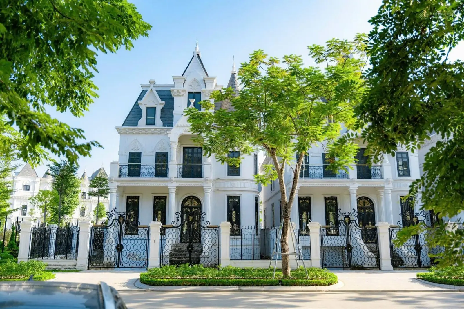 Bán biệt thự đơn lập 318.5m2 có hầm BT5 Ciputra Tây Hồ0912 299 ***