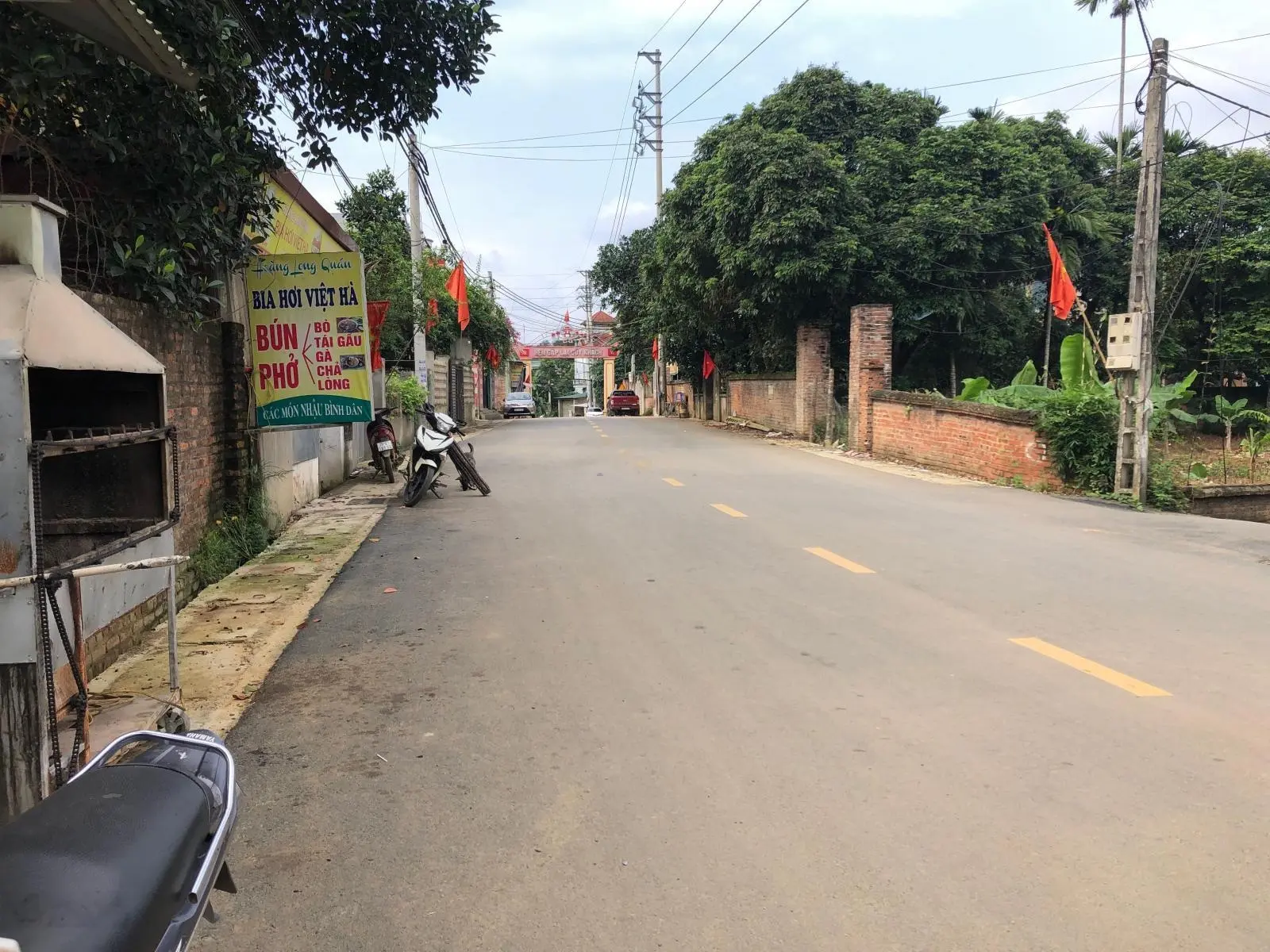 Cần bán 476m2/100m2 thổ cư. Lô góc mặt tiền 13m. Vị trí kinh doanh. Mặt trục chính suối ngọc giá rẻ