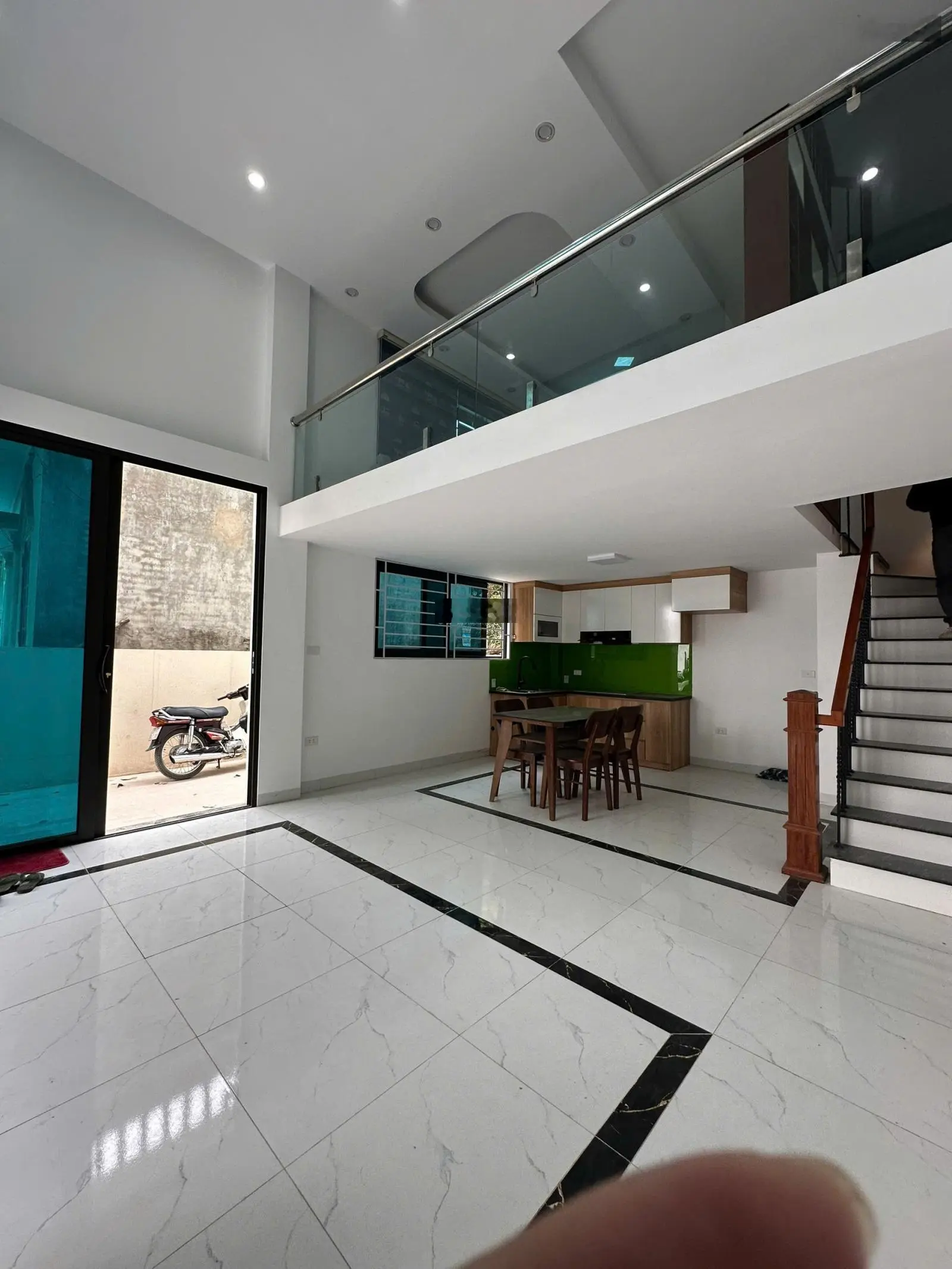 Bán Nhà Lô Góc Phượng Đồng 35m2/4 tầng /Ô tô ngủ trong nhà / Sau trường TDTT/Giá Cần bán gấp 3,1 tỷ