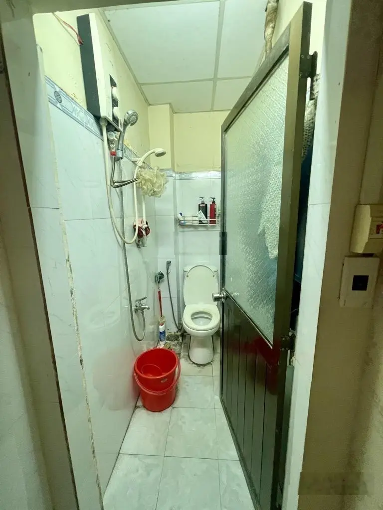 Hot bán gấp nhà riêng Hương lộ 2, Bình Tân 42m2, 3 tầng 3PN hẻm xe hơi ngay ngã tư 4 Xã, chỉ 3 x tỷ