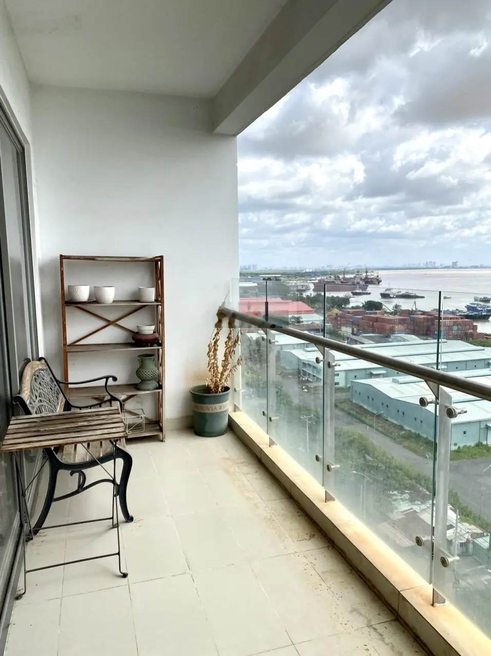 Bán gấp căn hộ 3PN, 2WC An Gia RiverSide giá 4,690 tỷ DT 112m2 lầu cao full toàn bộ NT
