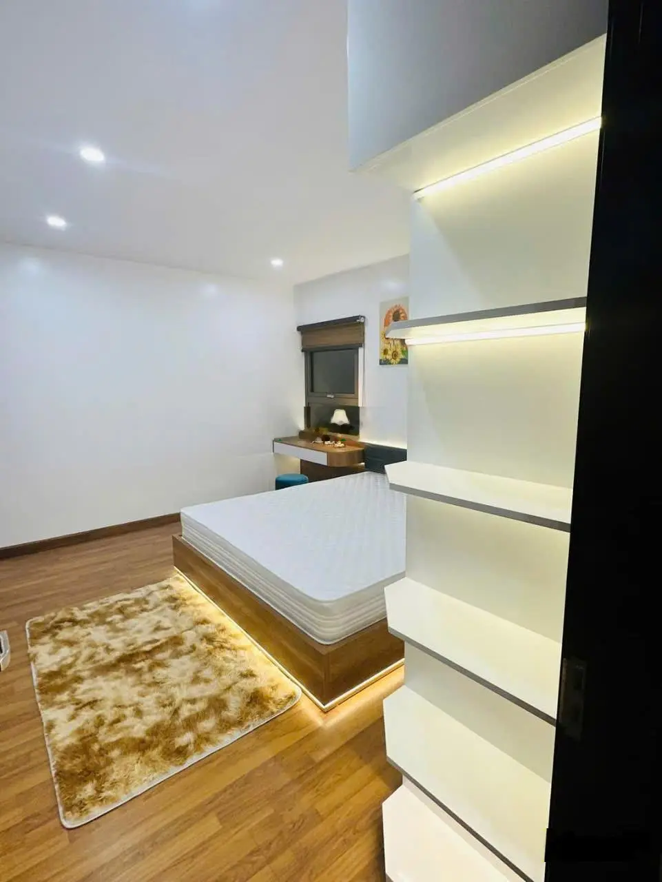 tôi cần bán căn hộ nhanh Green Park Dương Đình Nghệ- 104m2- 3 ngủ 2 wc- Ban công Đông Nam- bán 6 tỉ
