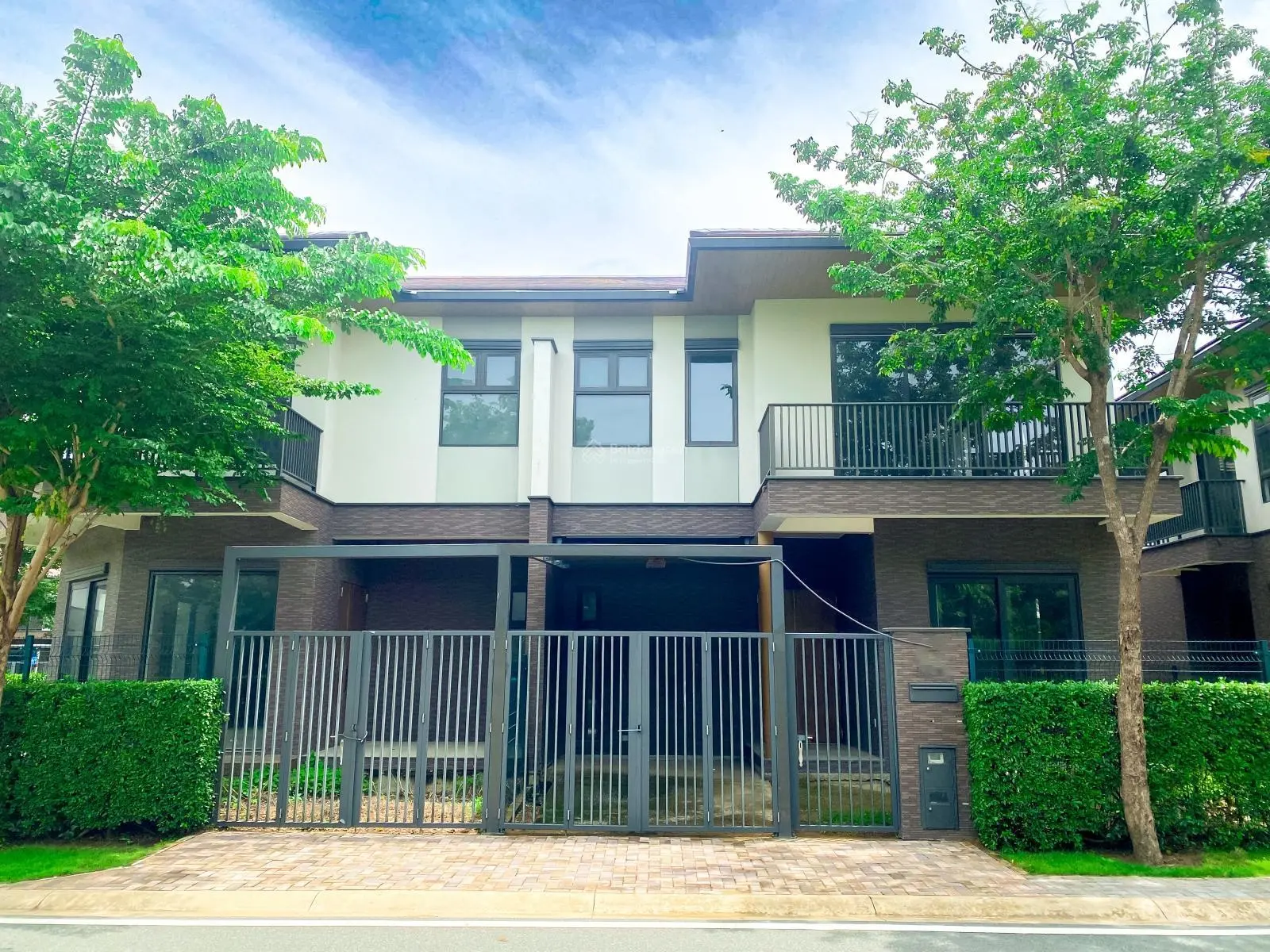 Cần Bán Biệt thự song lập Waterpoint giá 6,2 tỷ DT 150m2 vị trí đẹp. LH 0906 499 ***