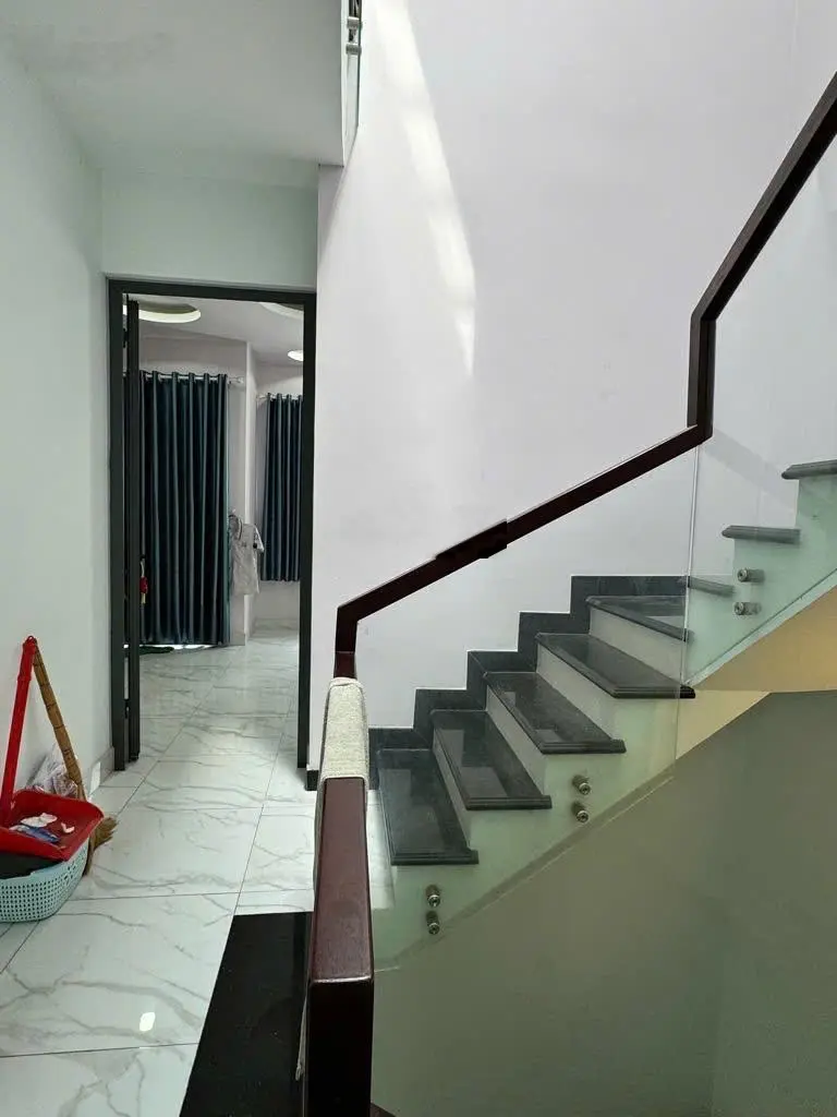 NHÀ NGUYỄN CỬU VÂN , P17 , BÌNH THẠNH ; 90M2 (5*18) , 4 TẦNG _ HẺM 8M .GIÁ 17,5 TỶ .