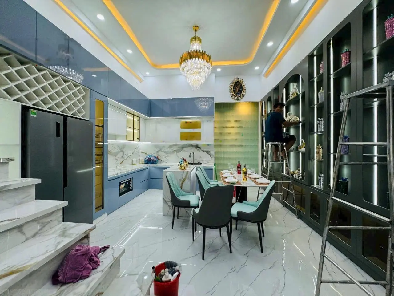 Lô nhì mặt tiền đường phạm hữu lầu - phú mỹ - quận 7 ( 4 tầng )