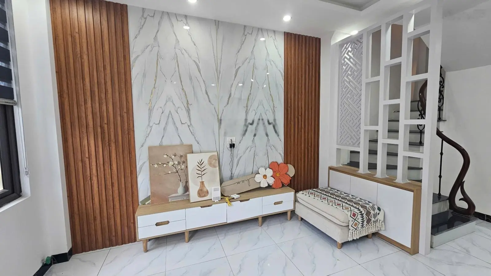 Nhà đẹp long lanh tại Cao Viên, Thanh Oai, ô tô đỗ tận cửa. Đã hoàn thiện full nội thất cần tìm chủ