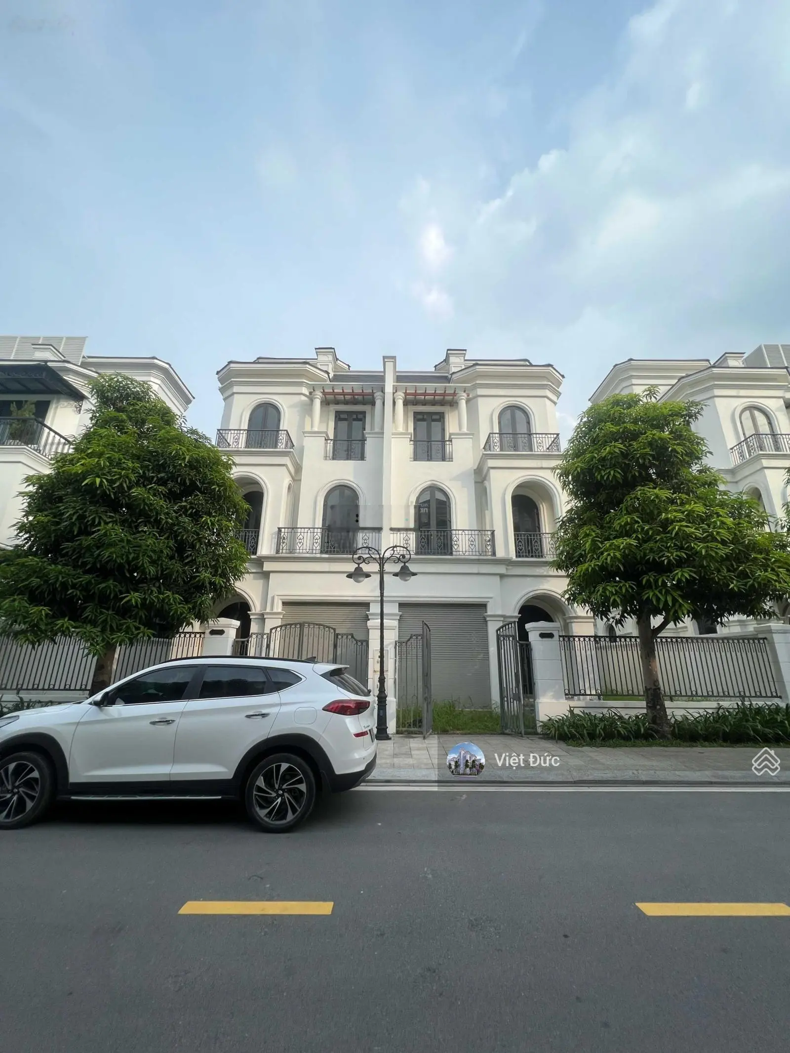 Bán biệt thự song lập view quảng trường tại khu Ngọc Trai, Vinhomes Ocean Park giá 29.5 tỷ