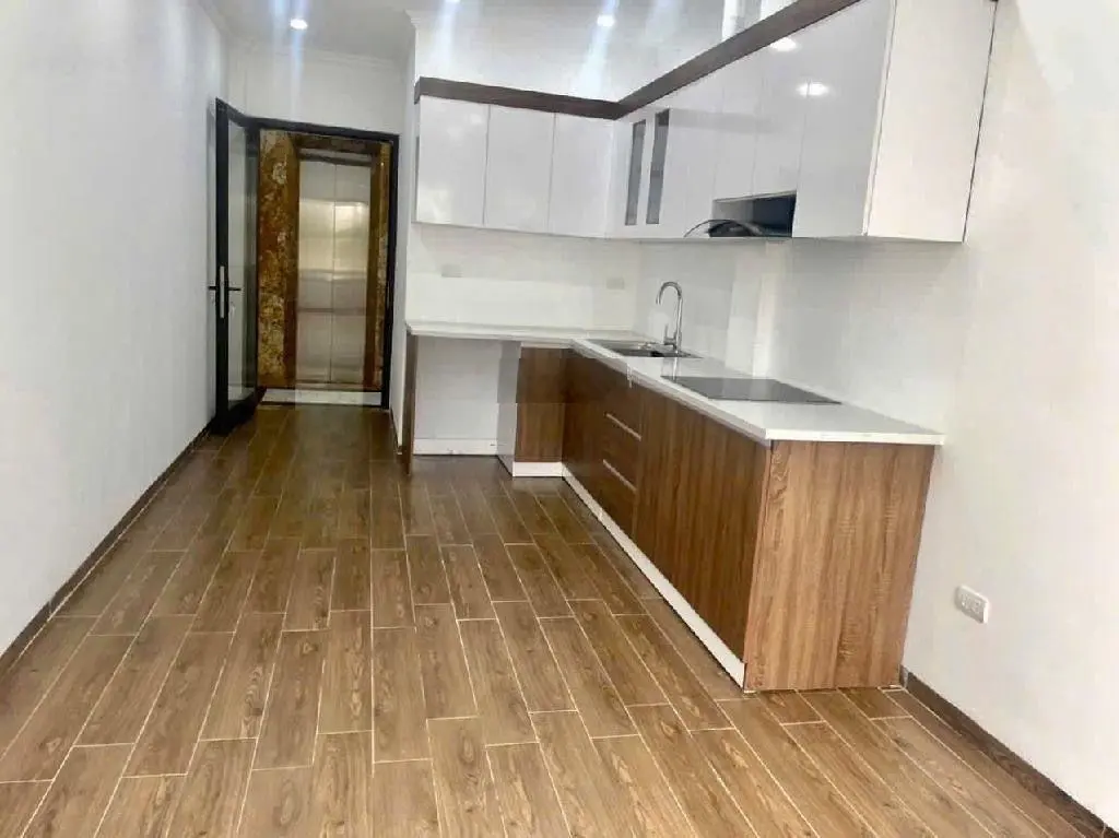 Bán nhà 444 Đội Cấn, nhà 6 tầng, 4 ngủ, thang máy êm ru, gần ô tô tránh