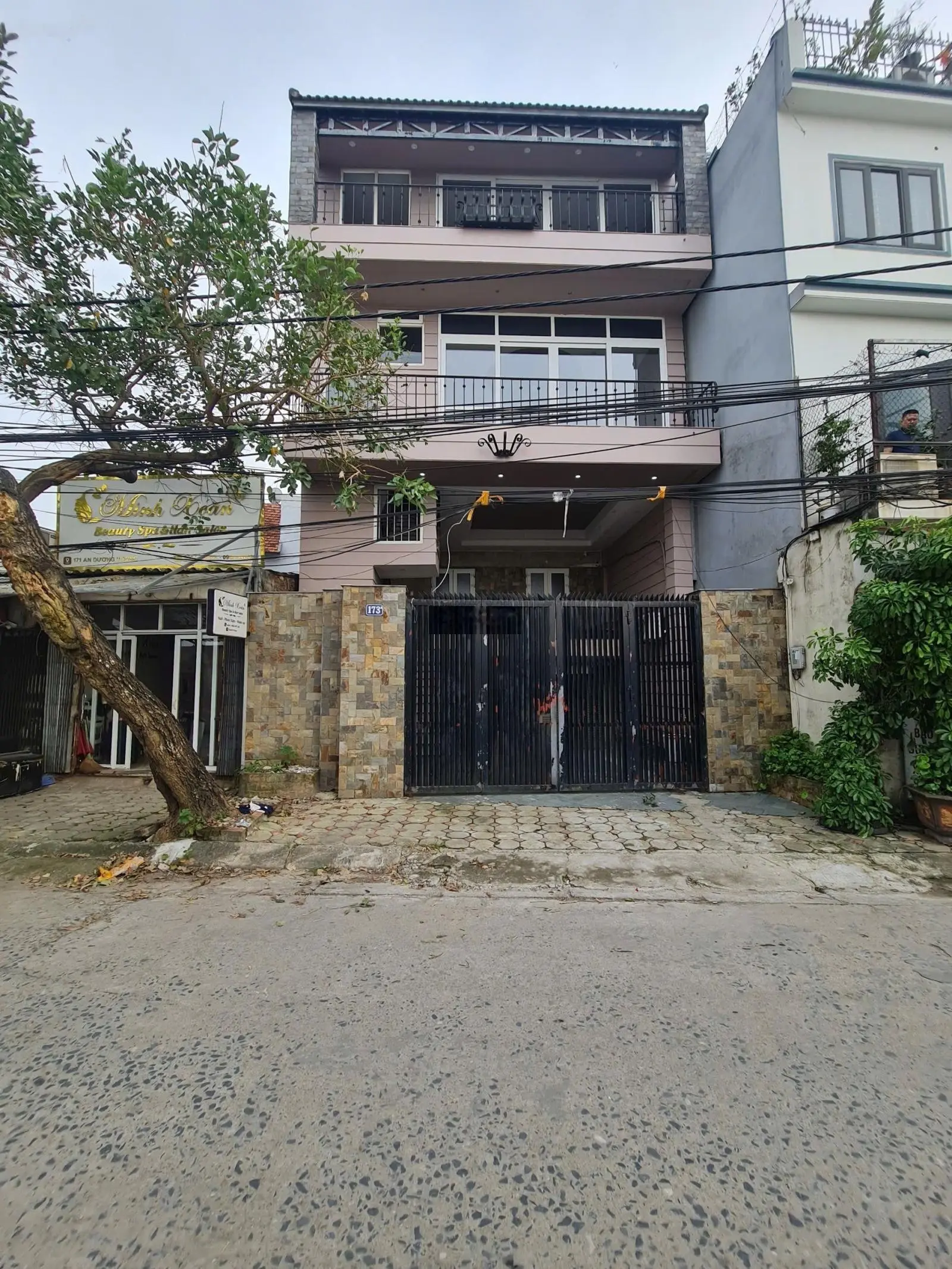 Bán nhà phố mặt đường An Dương Vương - view sông Hồng cực đẹp - DT 180m² - mặt tiền 7.5m