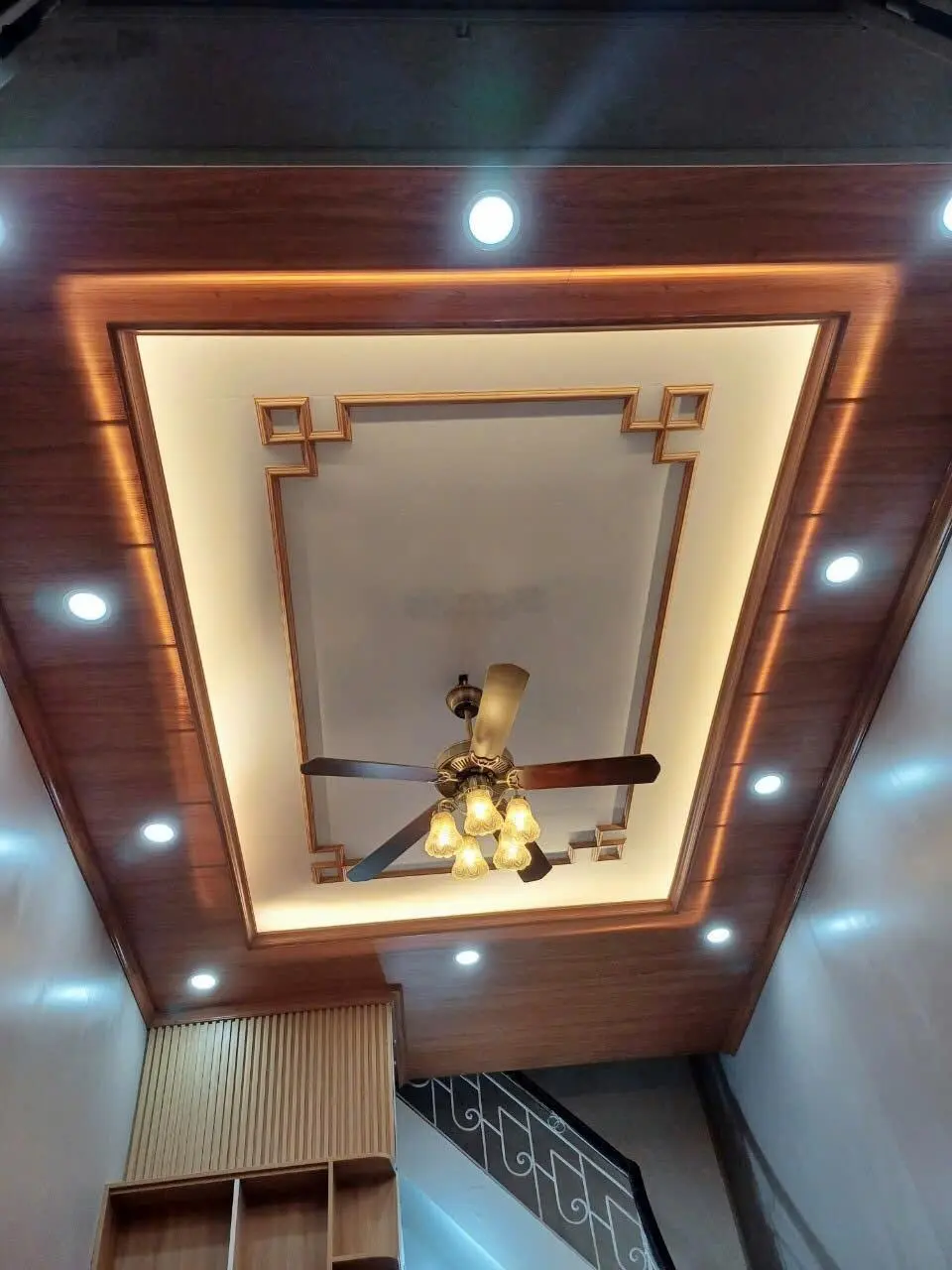 Chính chủ gửi bán căn nhà diện tích sử dụng 45m2, 2 tầng, Ô tô cách nhà 20m, Giá nhỉnh 4 tỷ.