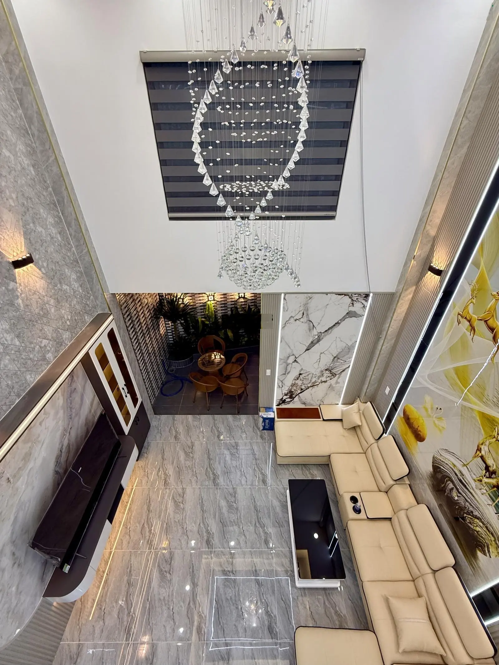 Nhà đường thông Nguyễn Ảnh Thủ, Ngay ngã 3 Đông Quang, DT:4,5x14M, Lửng, 3 Lầu, 4PN, 5VS,Gara ô tô,