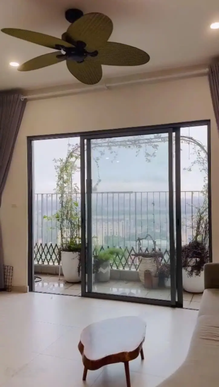 Chính chủ cần bán căn 3N góc 125m2 tầng cao bc Đông Nam Tòa N01 đủ đồ Giá: 7,4 tỷ Premier Berriver