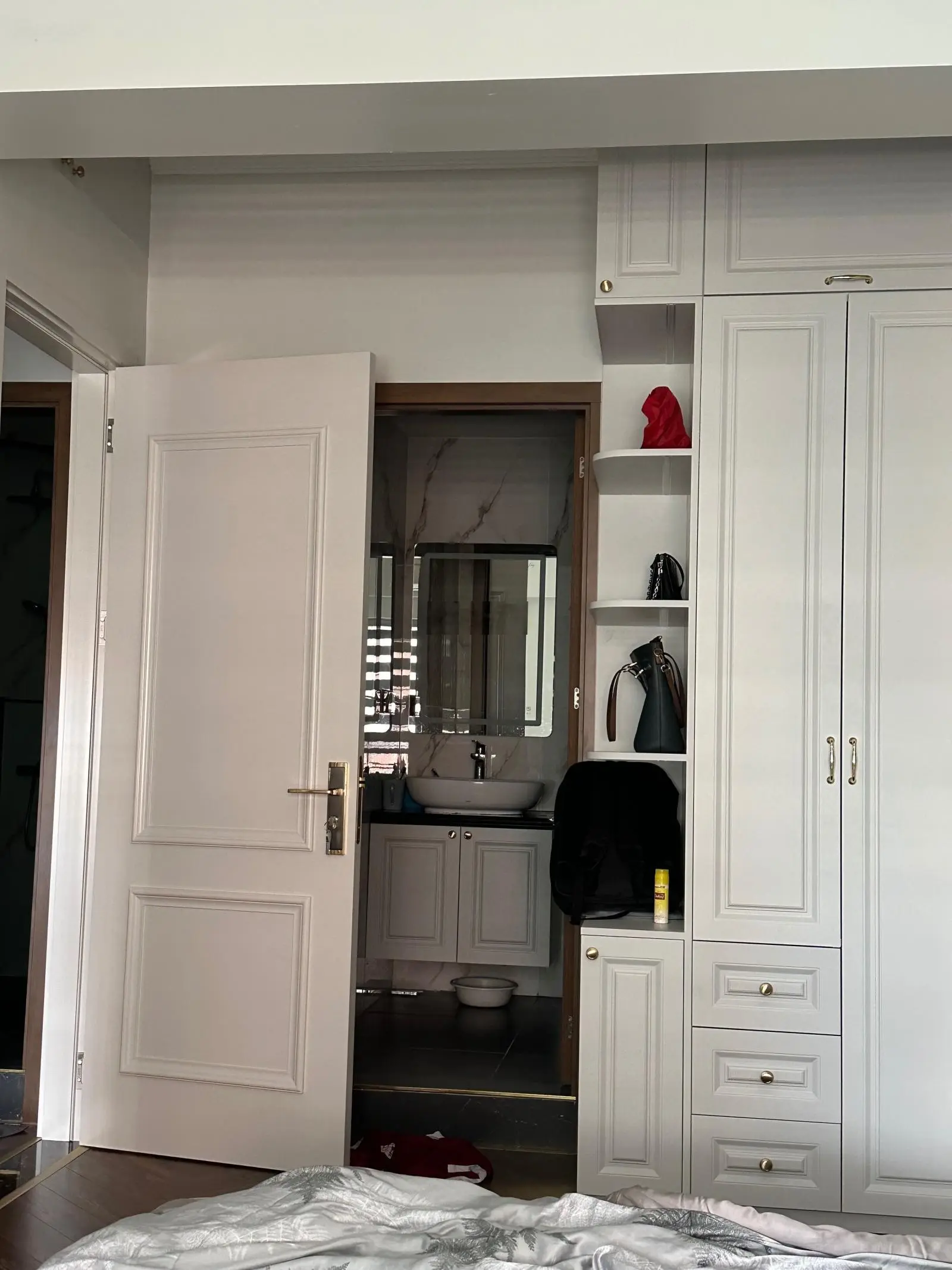 Bán căn hộ tập thể tầng 4 Bộ Tư Lệnh Lăng ngõ 35 Kim Mã Thượng