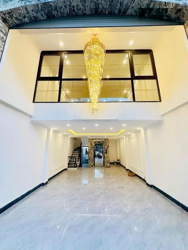 Bán nhà phố Trạm 7 T gara ô tô thang máy 15 tỷ, 45m2 Long Biên, Hà Nội