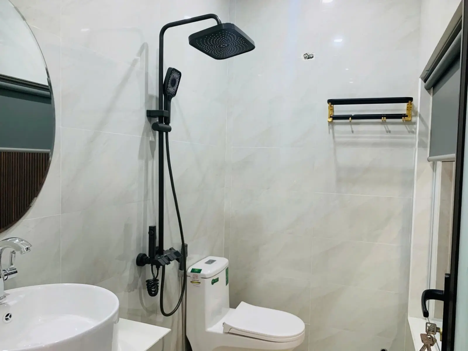 Nhà mới 3 tầng đối diện chợ Hòa Khánh, gần ĐH Bách Khoa. Full nội thất xịn xò, giá tốt