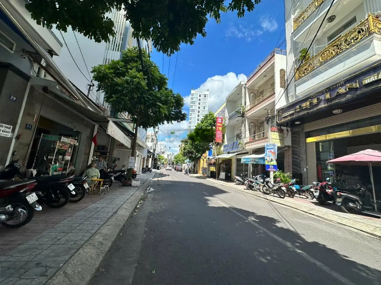 Nhân - Khách Sạn 32 phòng cách biển 500m đường Hoàng Văn Thụ