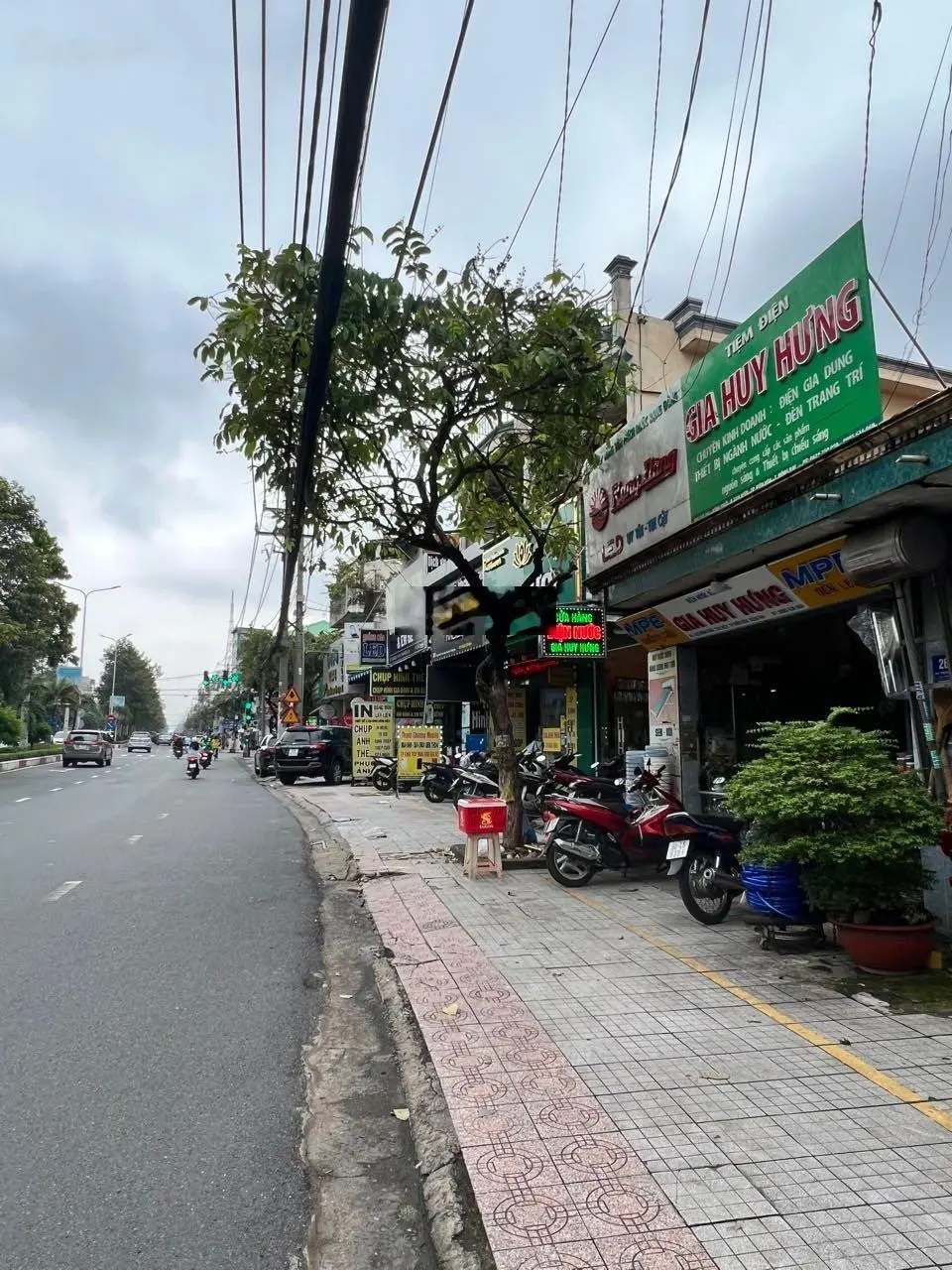 Bán nhà 134m2 mặt tiền Đồng Khởi, 11,8 tỷ vị trí đẹp gần Đại Học Đồng Nai, Biên Hoà. Sổ hồng thổ cư