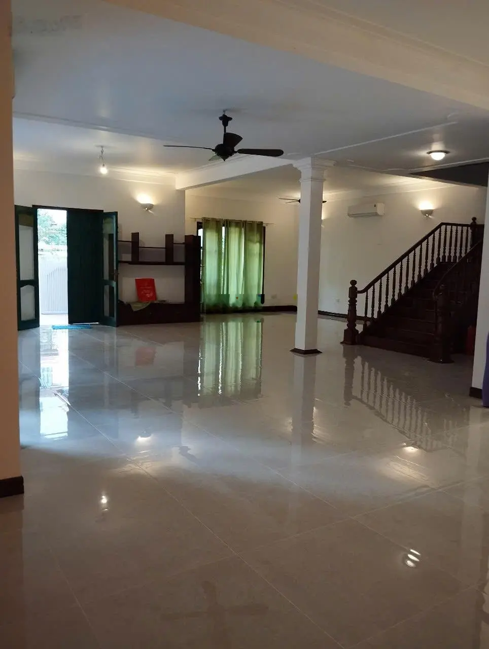 Chính chủ bán gấp căn biệt thự 206m2 tại phố Tô Ngọc Vân, ngõ vip nhất phố, biệt thự đại sứ quán ở