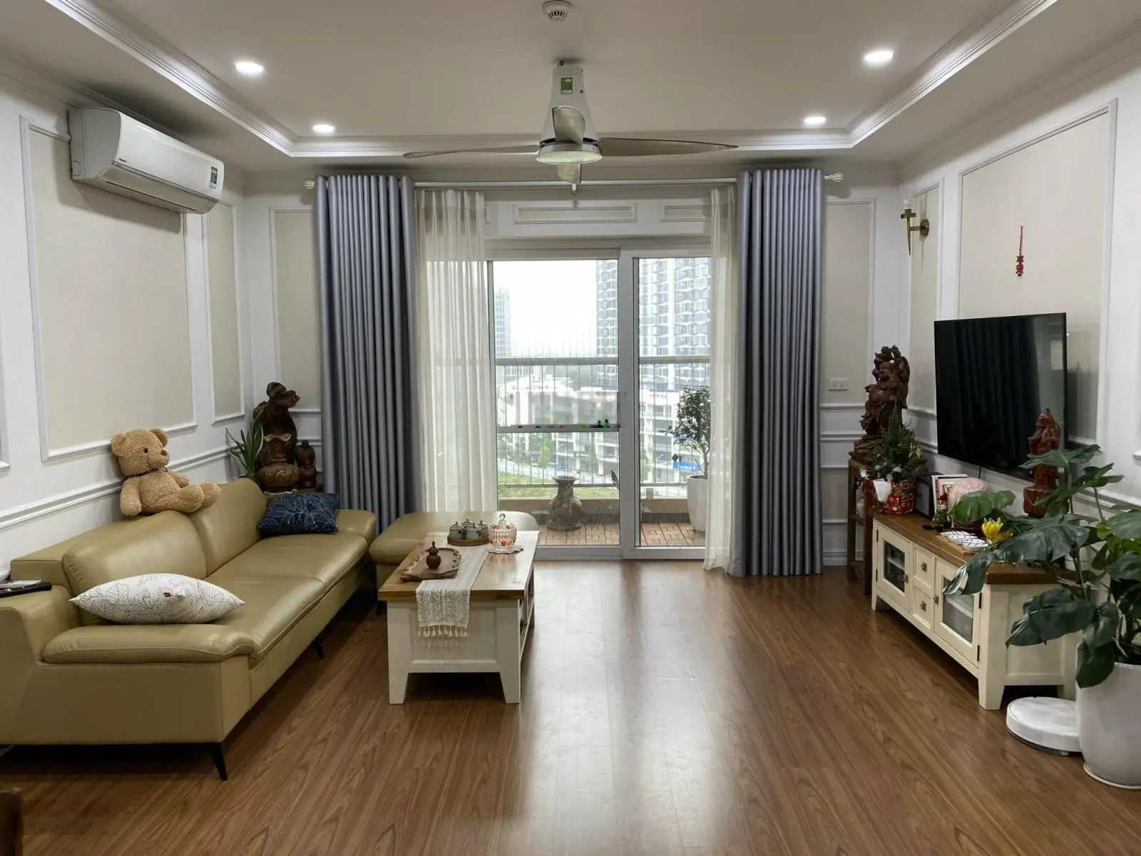 Chính chủ bán gấp căn 2 ngủ Golden Palace, Nam Từ Liêm, DT 86m2 Giá 4,5 tỷ ,Sẵn sổ Full nội thất