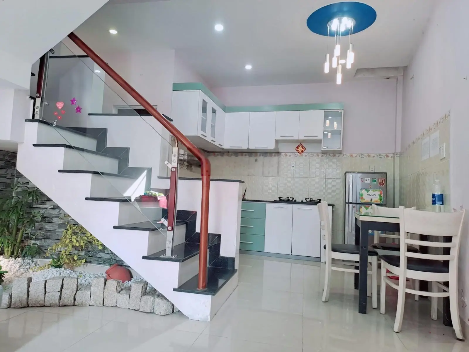 Bán nhà Thiên Phước, sát vách Q10, (4.2x10) nở hậu 4.6m, 2 tầng mới, 1 căn ra hẻm ôtô, Chỉ 5tỷ25 TL