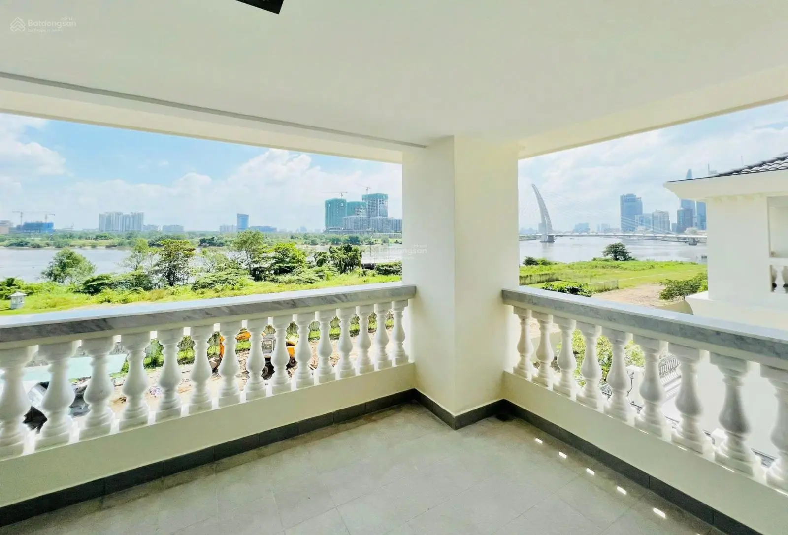 Tôi cần tiền, bán gấp căn biệt thự góc Vinhomes Ba Son Q.1, ngay mặt sông, giá 428 tỷ