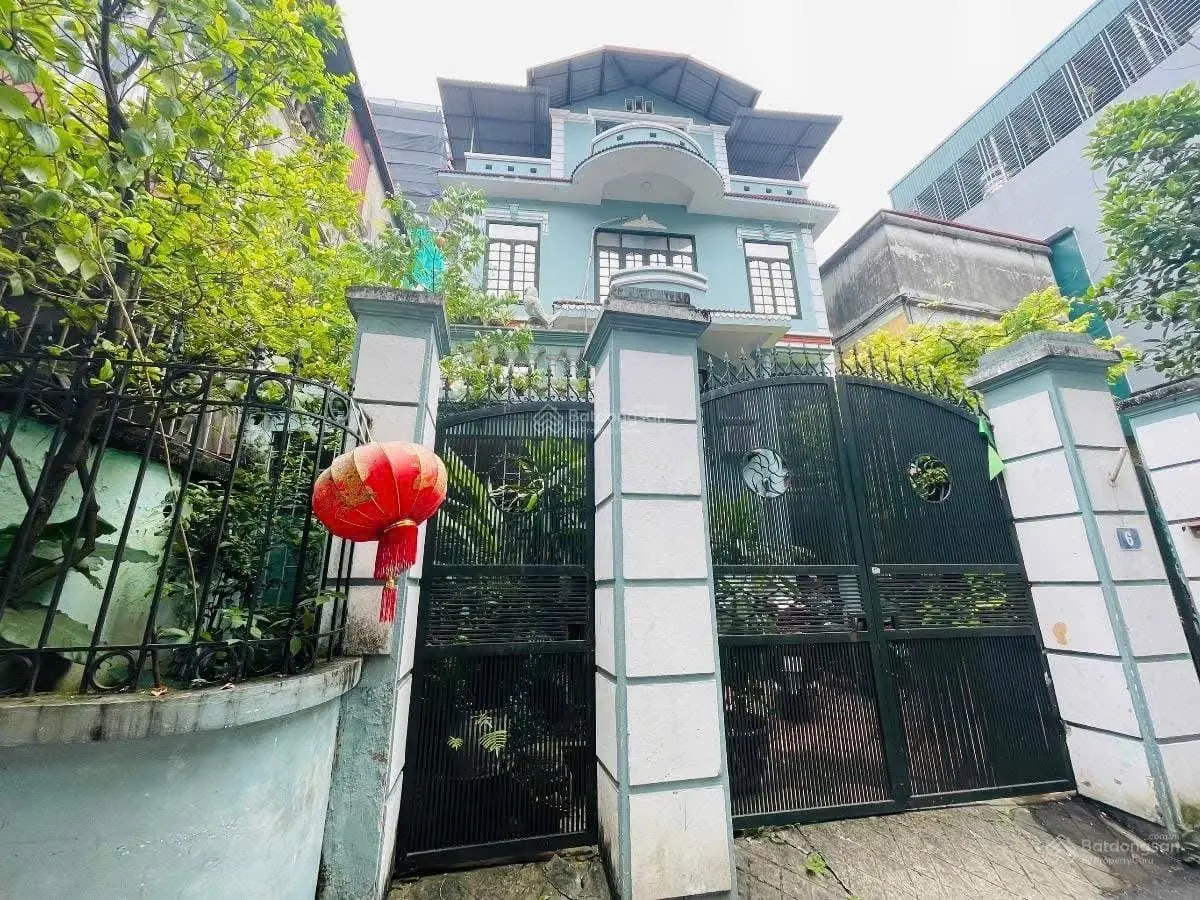 Gia đình cần bán gấp nhà riêng phố Tây Hồ Phường Quảng An 100m2 MT 5m nhỉnh 16 tỷ LH 0972 472 ***
