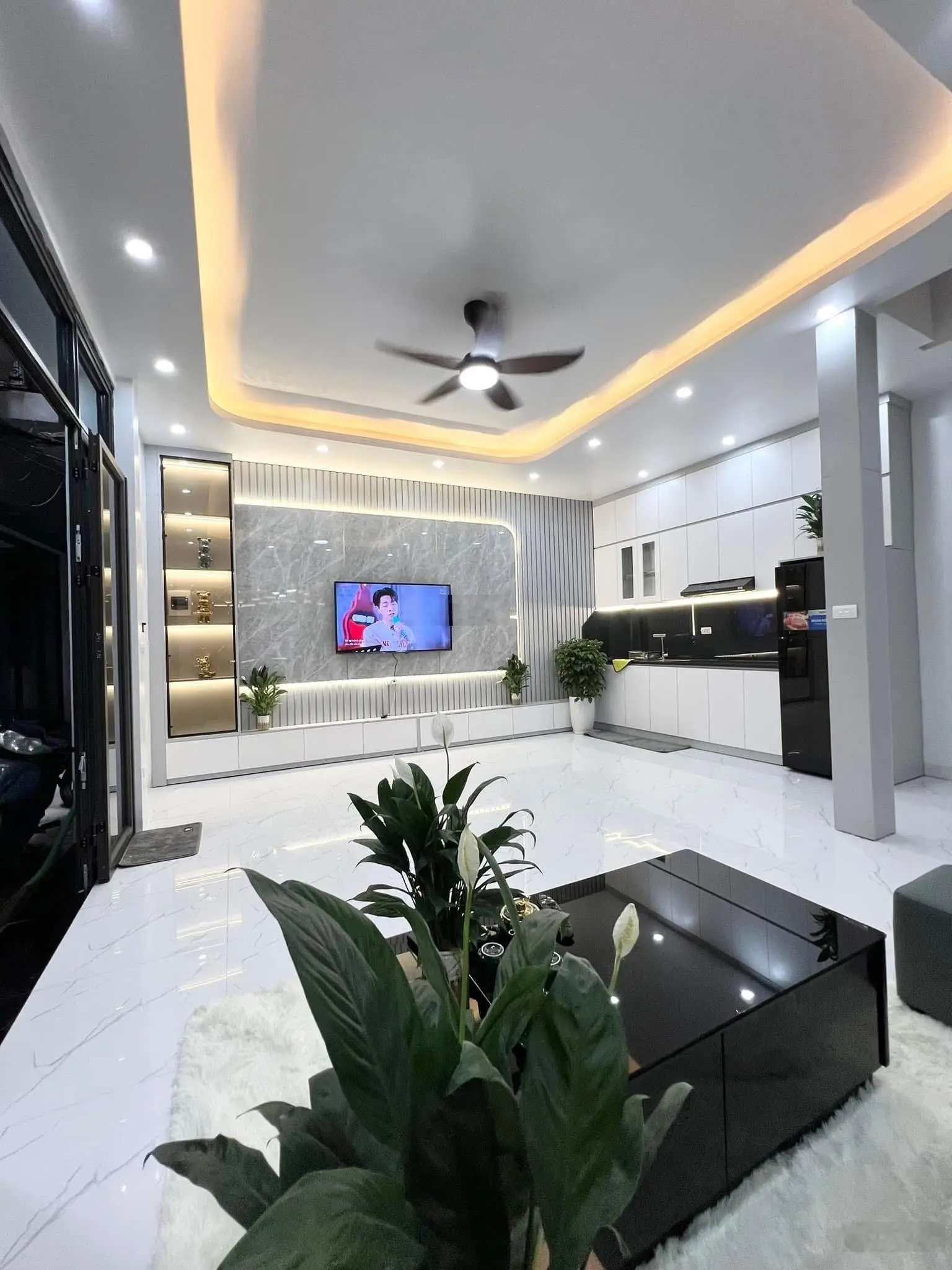 42m x 6 Tầng - nhà đẹp như khách sạn - Sổ đỏ vuông nét phố Khâm Thiên- Trung Phụng - Đống Đa .