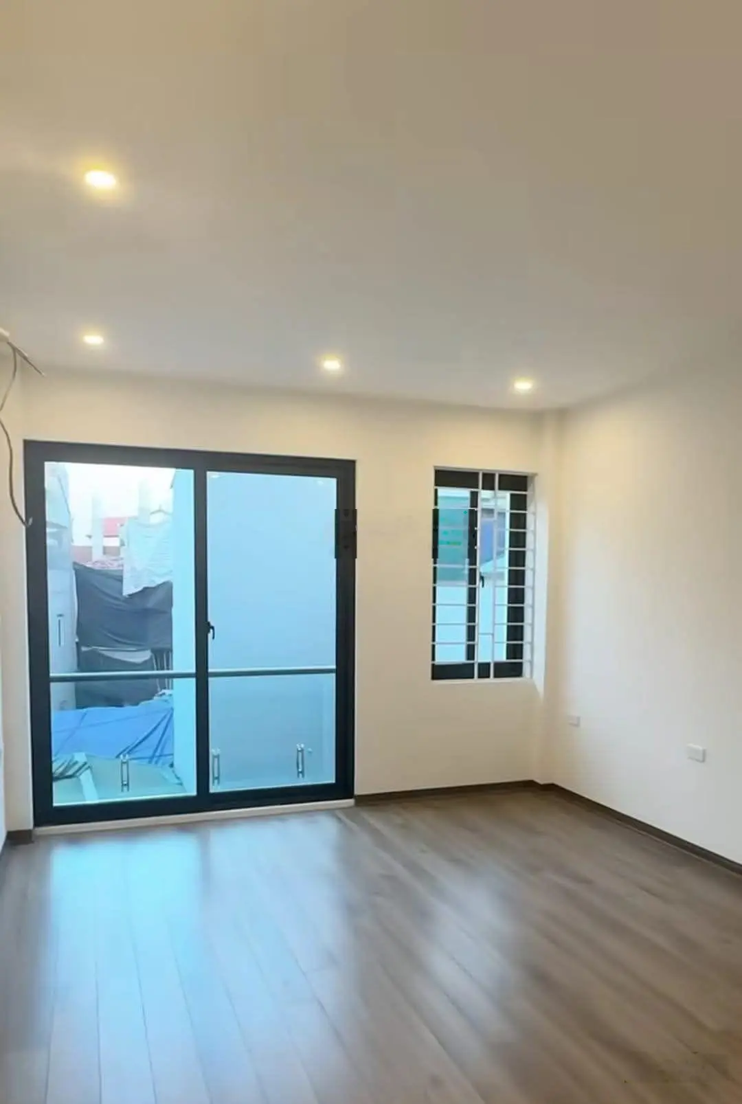 Bán nhà riêng Thạch Bàn 40m2 x 6 tầng thang máy gara ô tô cách 10m ra ô tô tránh TT Đăng Kiểm