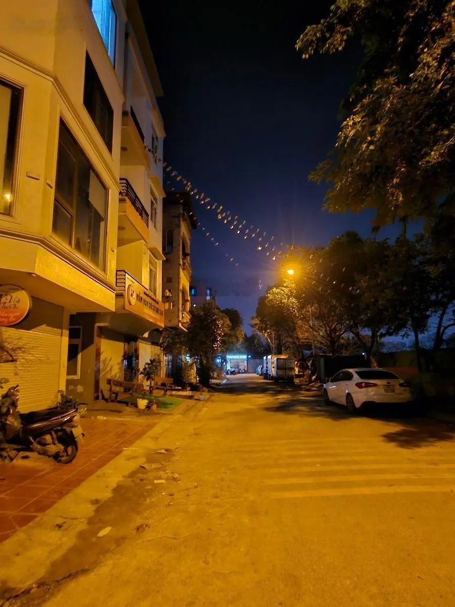 Nhà liền kề lô góc -2 mặt thoáng ô tô tránh nhau -nhà mới xây 6 tầng - thang máy - pháp lý sổ đỏ