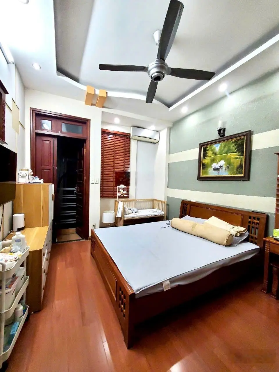 Cần Bán nhà riêng Phố Pháo Đài Láng 40m 5 Tầng MT 4,8m chỉ 8,4 tỷ Full nội thất 20m ô tô.