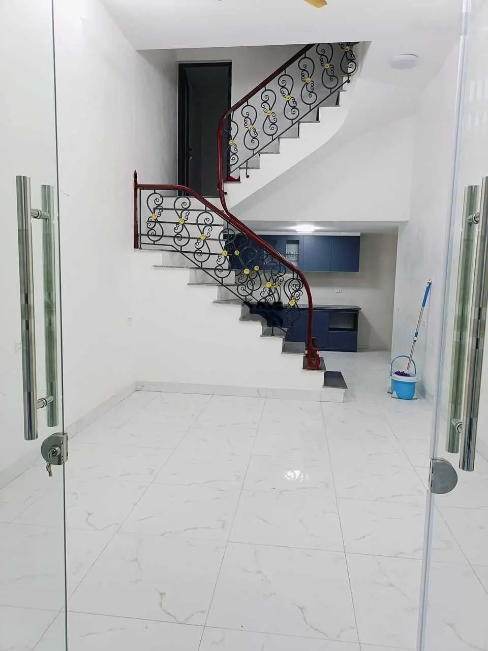 CC bán 2,5 tầng đường Vĩnh Mạc giá: 1.43 tỷ (3 ngủ, 3 wc, sân phơi, ban công đầy đủ)