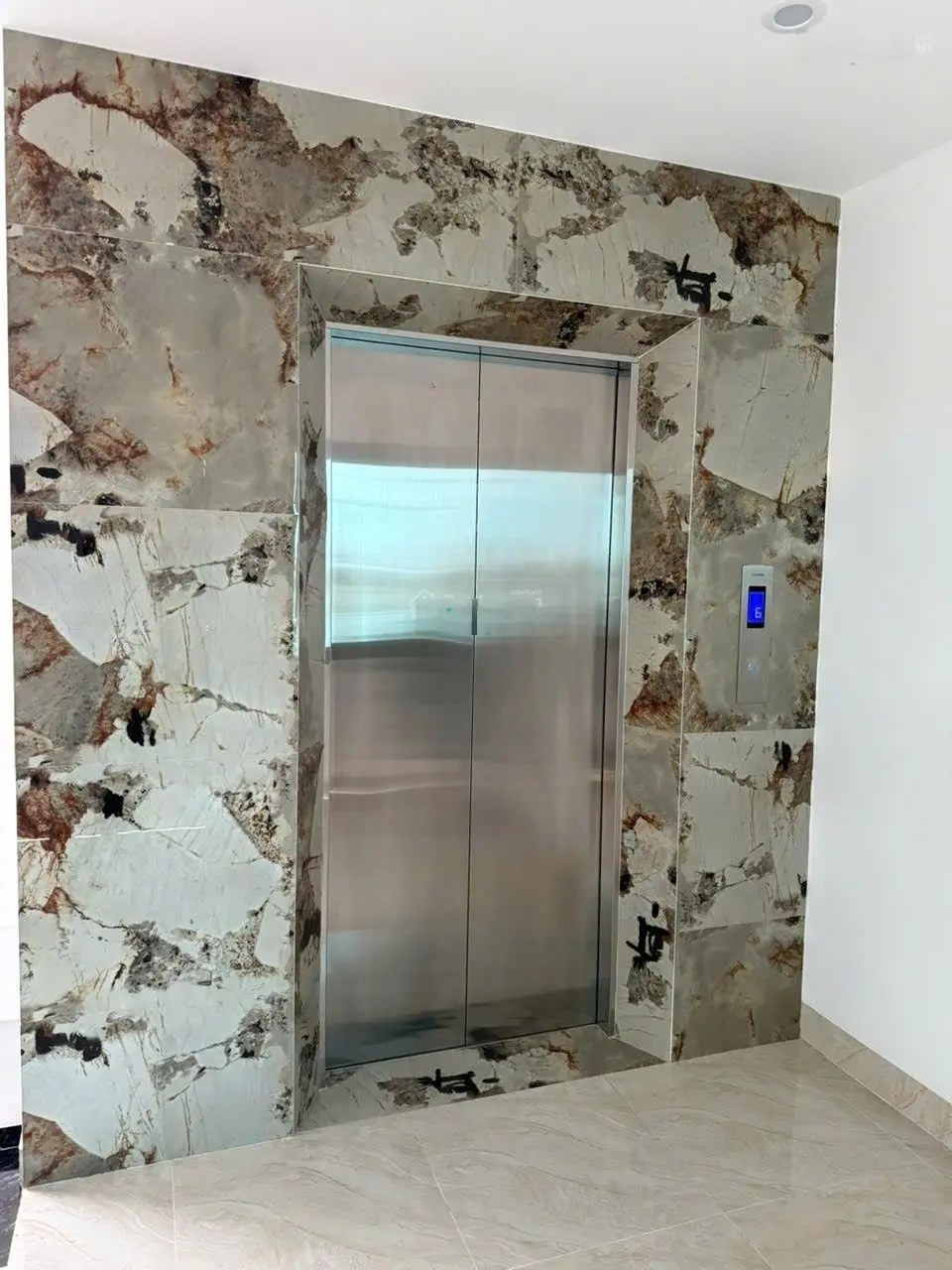 Tôi cần bán căn nhà số 28 ngõ 438 Ngọc Thụy 6 tầng mới, lô góc gara ôtô, thang máy, full đồ, 13.9tỷ