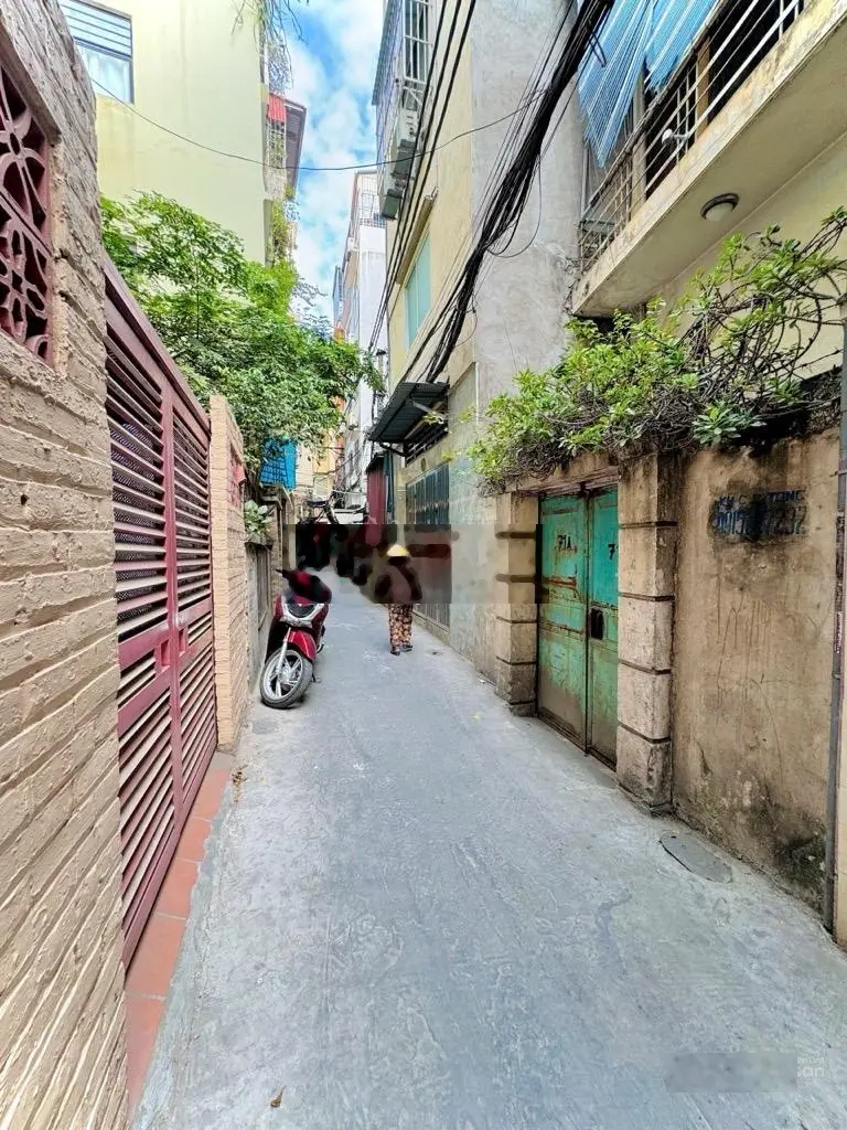 Nhà mới tinh 5 tầng ba ngủ khép kín đủ công năng quận hai bà trưng chỉ hơn 3 tỷ.
