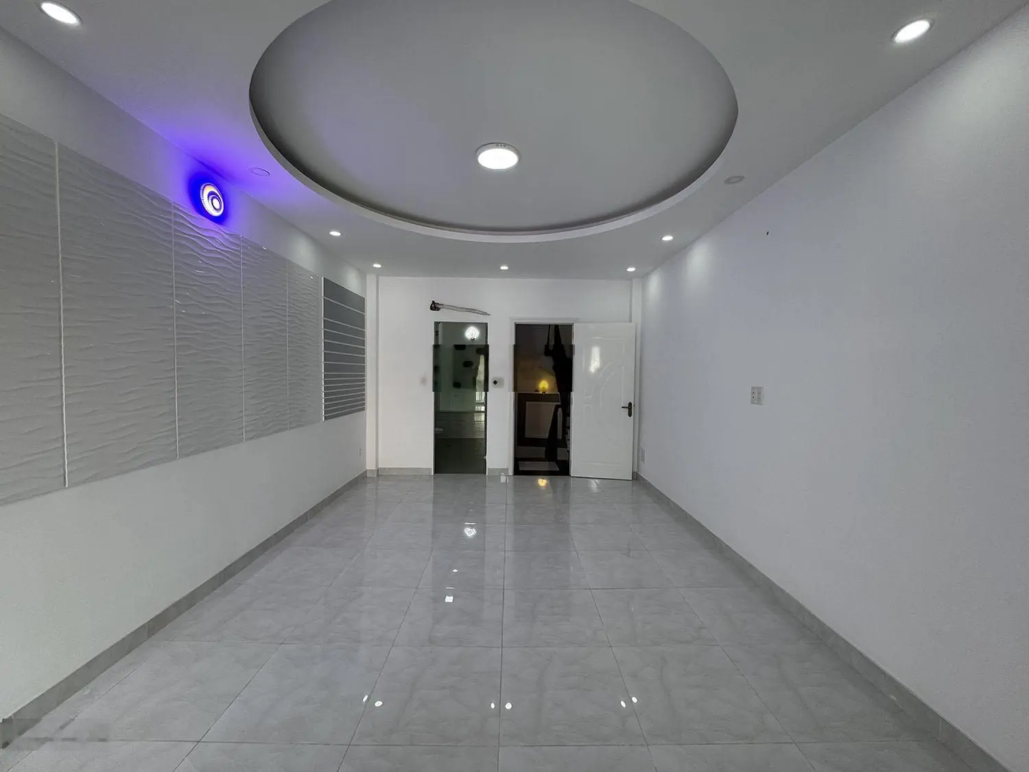 Nhà phố Trệt,3 lầu, sân thượng, mới 100%, 4 phòng ngủ, hẻm xe hơi đổ cửa khu VIP Nguyễn Thượng Hiền