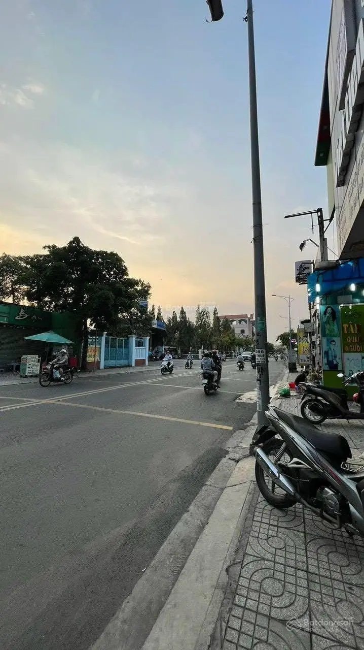 Bán gấp 542m2 đất mặt tiền Lê Lợi, thị trấn Hóc Môn, giá 29 tỷ