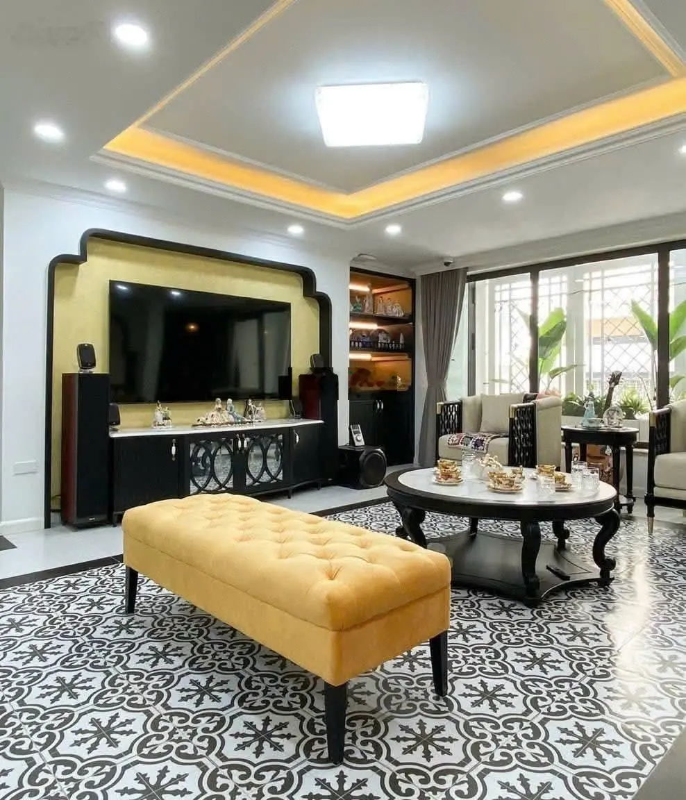 Biệt Phủ Hồ Tây -Nghi Tàm -Xuân Diệu - Phân Lô Víp -Ô Tô Tránh -100M X 5 Tầng MT 9M -Giá Hơn 30 tỷ