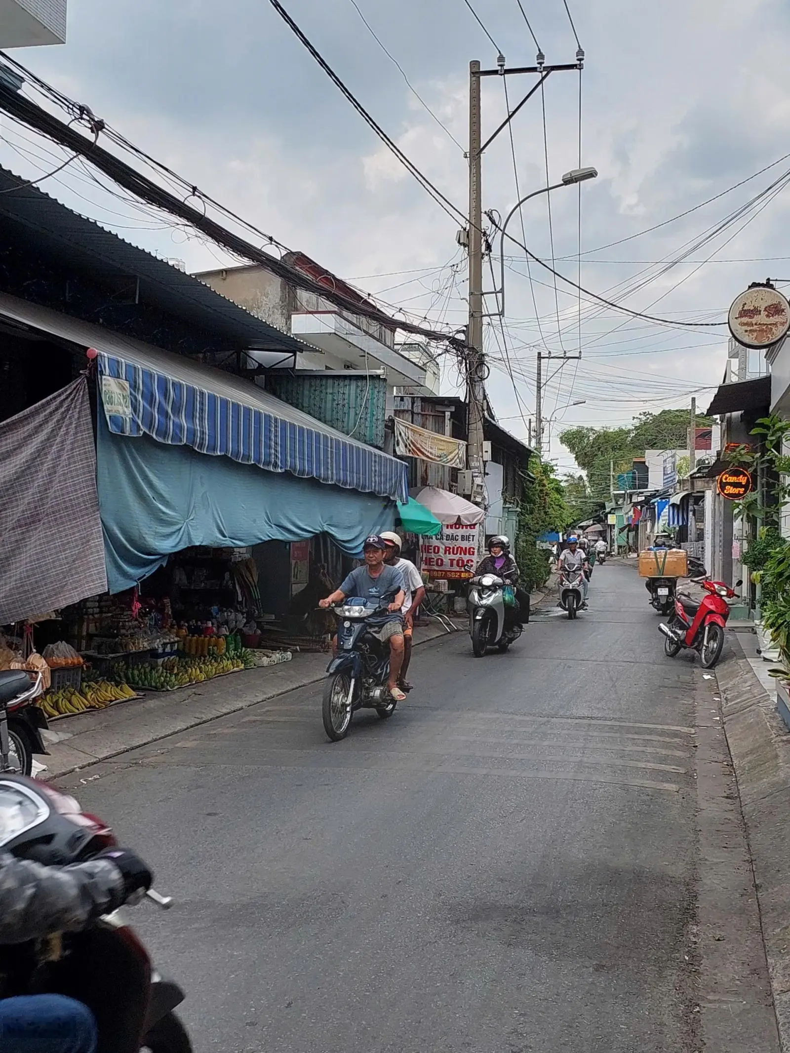 Bán nhà cách chợ hoc mon 50m, 3x10m, trệt, 1 lầu btct, vào ở ngay, giá cực rẻ 1,75 tỷ bớt lộc