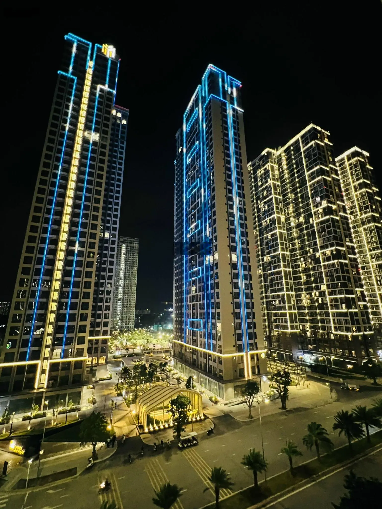 Bán lỗ căn góc 2PN + 65m2, giá chỉ 4,2 tỷ bao phí, toà G3 tầng thấp, trục 10, The Sola Park
