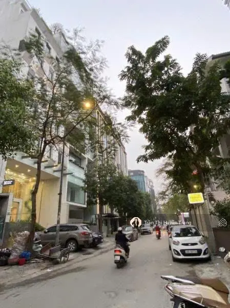 Bán tòa văn phòng 9 tầng lô góc 145m2, Trương Công Giai, vỉa hè rộng, ô tô để thoải mái, giá 63 tỷ