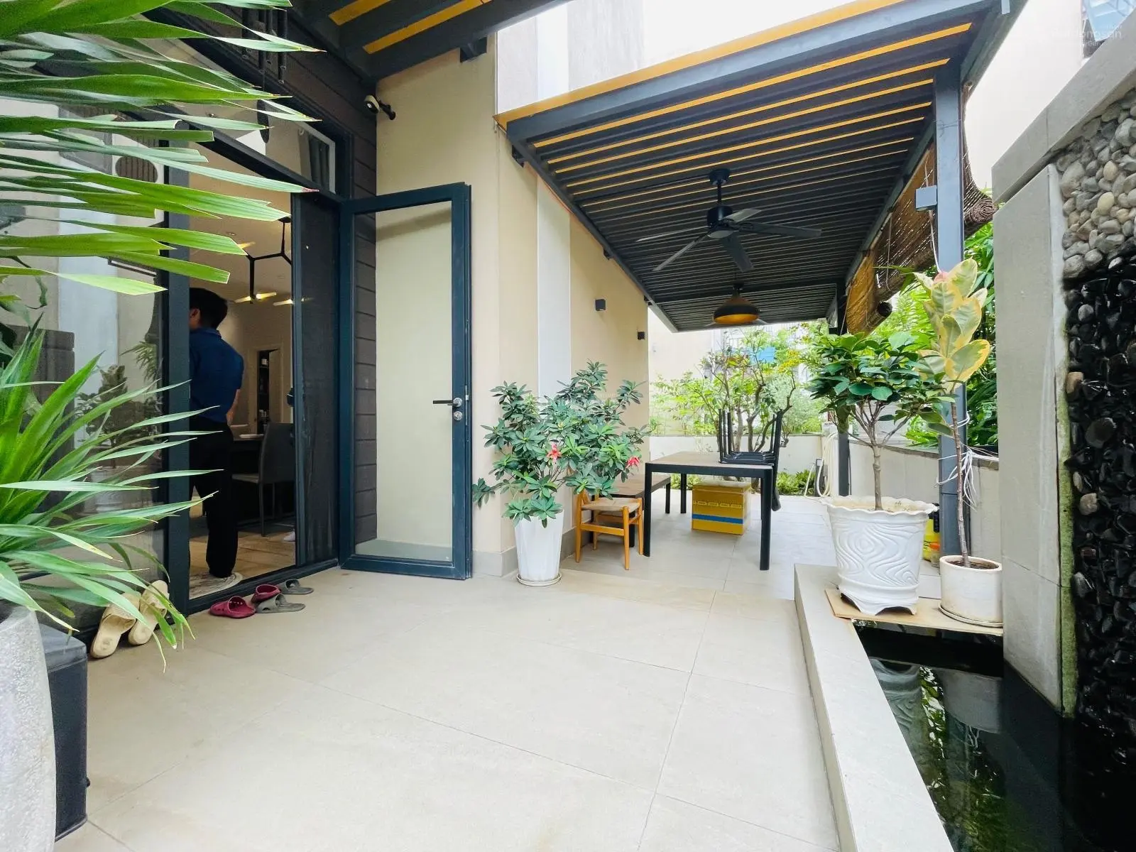 Bán biệt thự Lucasta Villa - full nội thất đẹp