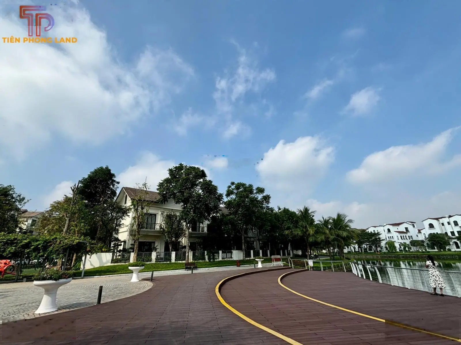 Bán nhà biệt thự đẹp mặt hồ tại vinhomes thăng long