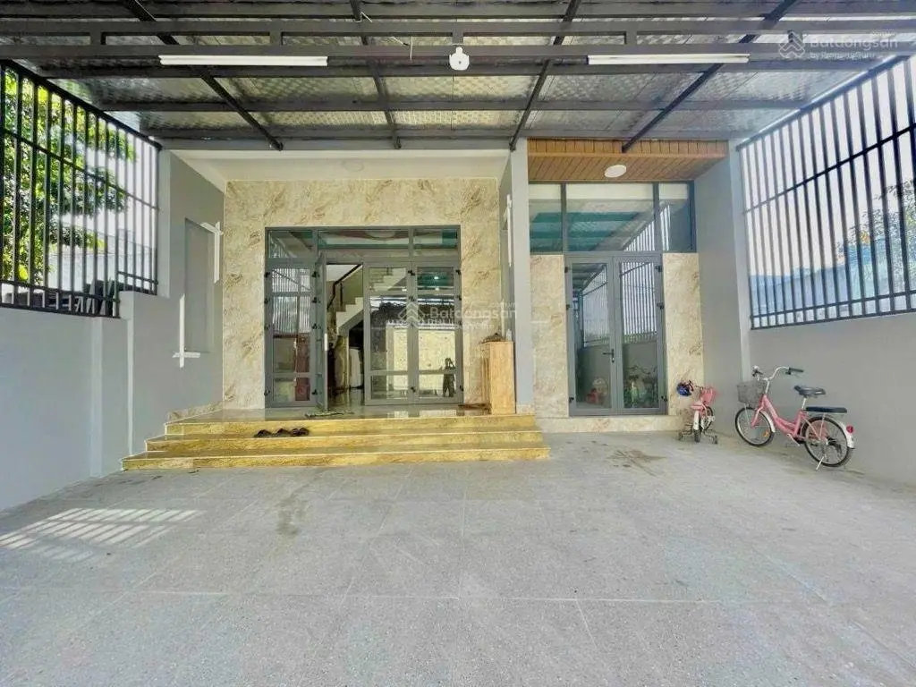 Xe hơi ngủ trong nhà. 170m2 (7,5x22)m. Nhà 1T 1L (3PN, 3WC), sổ hoàn công, tặng nội thất