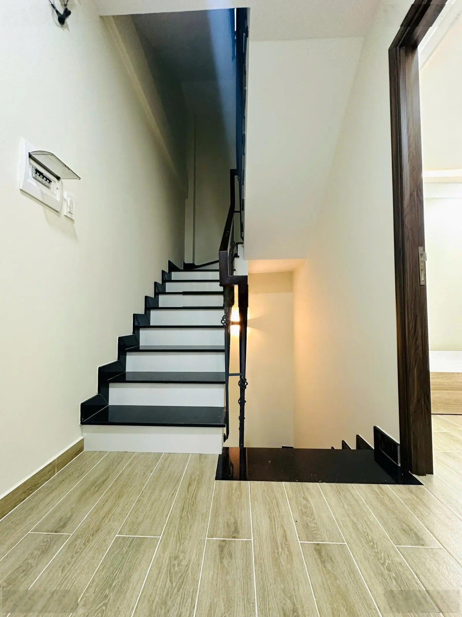 NHÀ XÂY MỚI 4 TẦNG SÁT MẶT TIỀN - Nguyễn Lâm. P7. Q PHÚ NHUẬN, DT 36m2, 3 lầu 4pn, giá 5 tỷ 990 tl