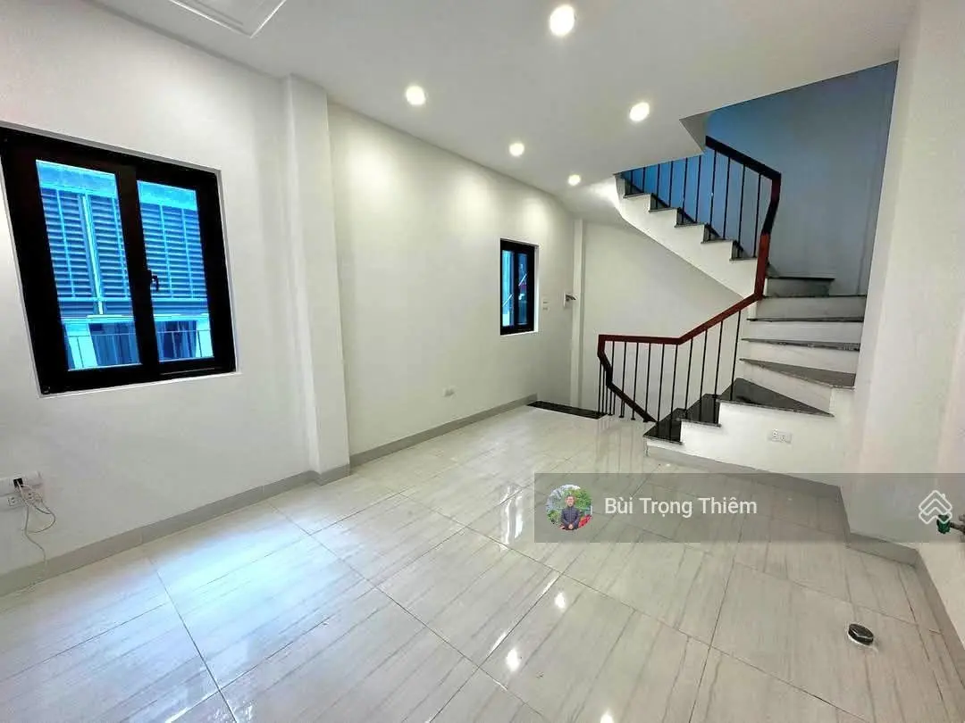 Bán nhà đẹp 6 tầng Phố Trạm, Long Biên gần đường Ô tô tránh, cách Aeon mall 300m