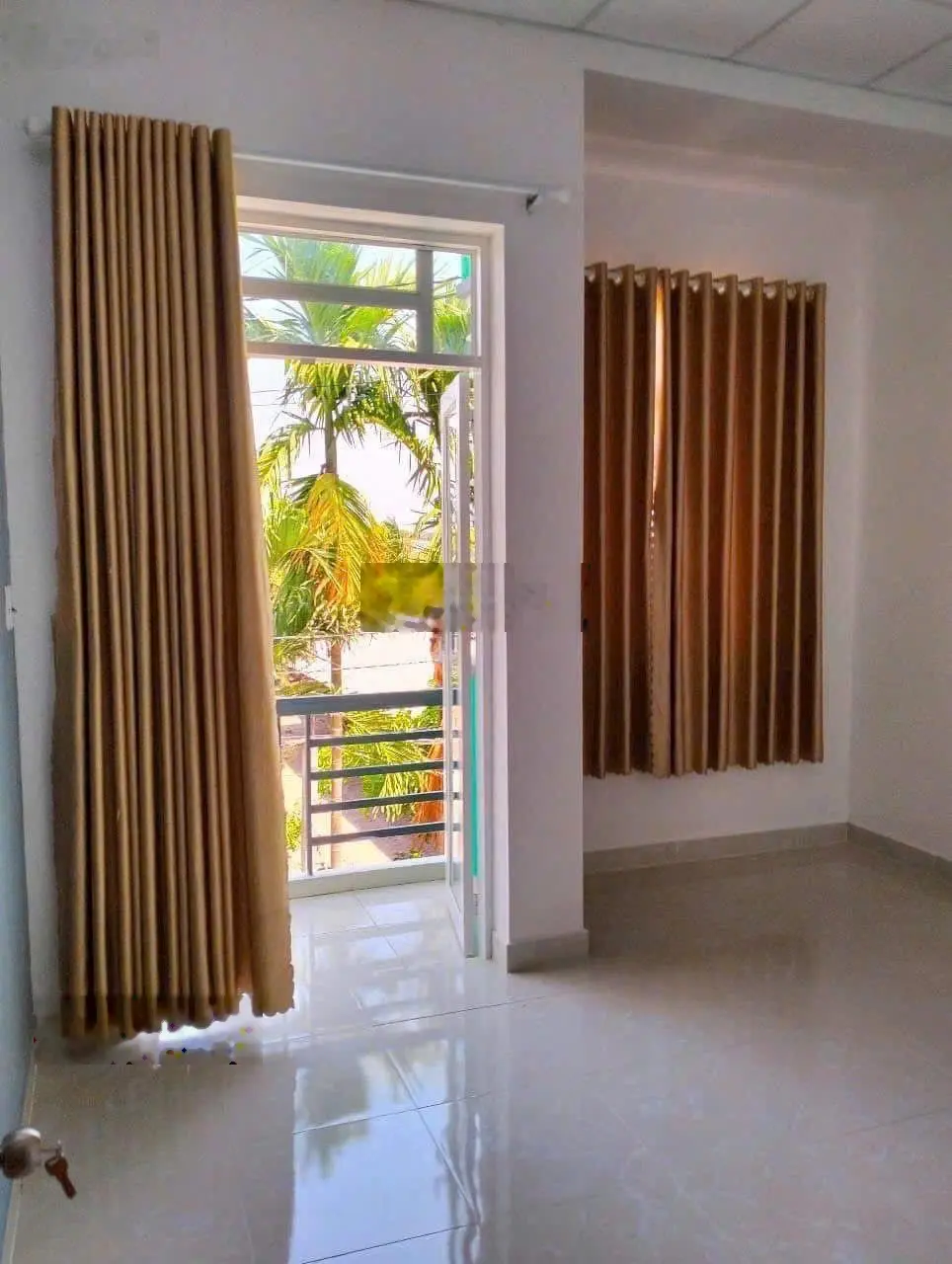 Nhà mới rất đẹp 1 trệt 1 lầu 4mx10m đường 5m ô tô đỗ cửa ngay chợ đình ủy ban xã mỹ hạnh bắc